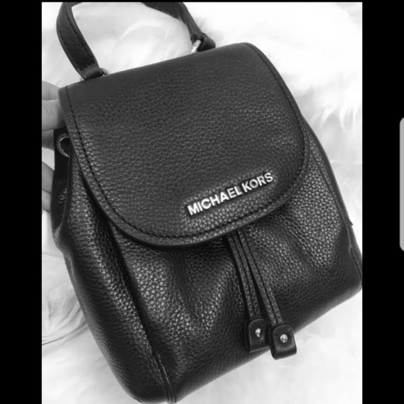 Michael Kors Handbags - 💗 Sold Mk riley crossbody bag